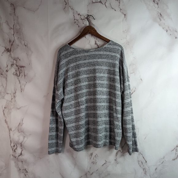 Torrid Gray Shirt 2X 2 Crop Striped Plus Long Sleeve Henley Button Stretch White - Picture 7 of 13